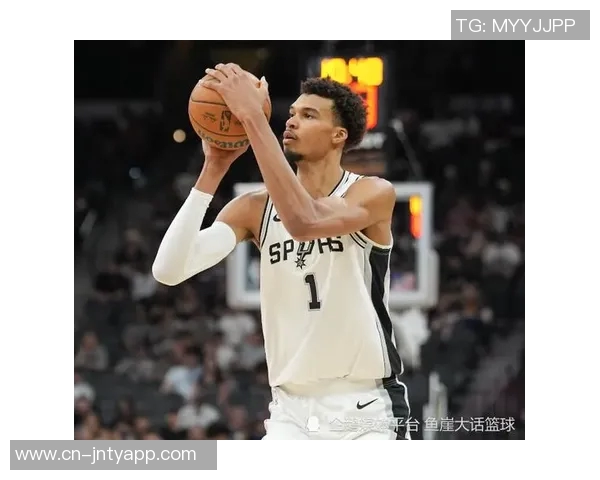 阿德巴约首节表现抢眼7投4中斩获10分4篮板1助攻助力球队开局良好