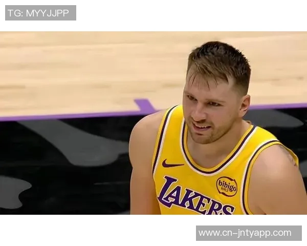 沃西盛赞东契奇表现出色17中9砍下26分并展现出色防守能力